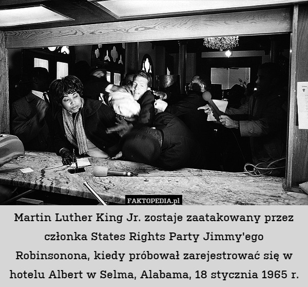 Martin Luther King Jr. zostaje zaatakowany przez członka States Rights Party