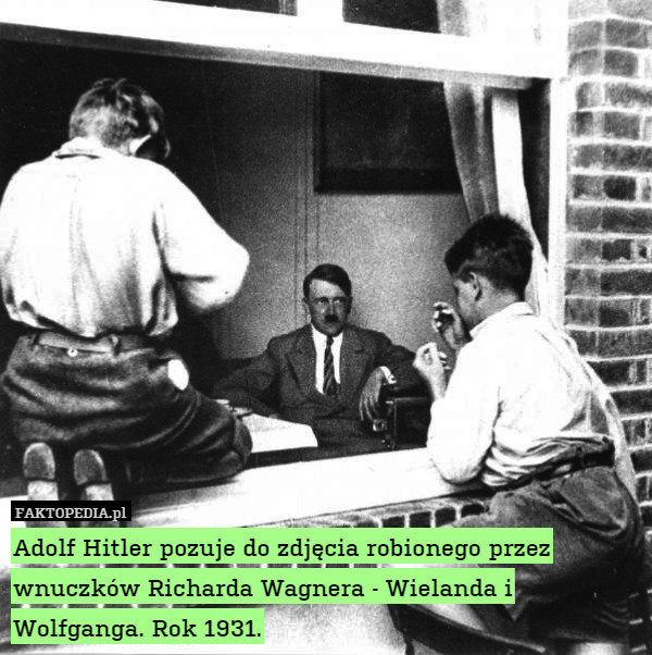 Adolf Hitler pozuje do zdjęcia robionego przez wnuczków Richarda Wagnera