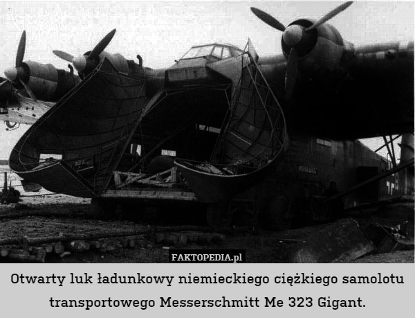 Otwarty luk ładunkowy niemieckiego ciężkiego samolotu transportowego Messerschmitt
