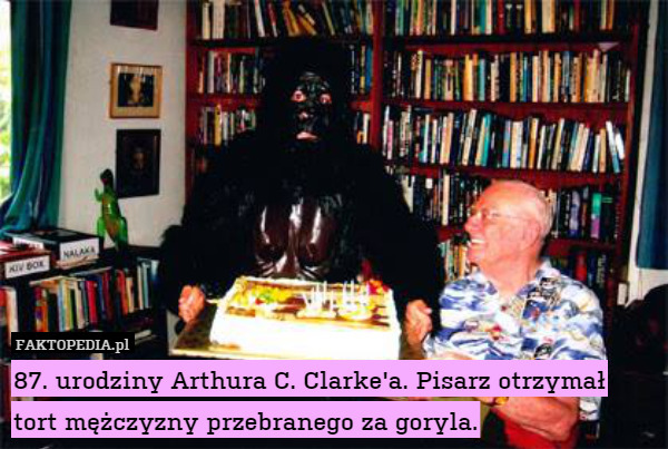 87. urodziny Arthura C. Clarke'a. Pisarz otrzymał tort mężczyzny przebranego