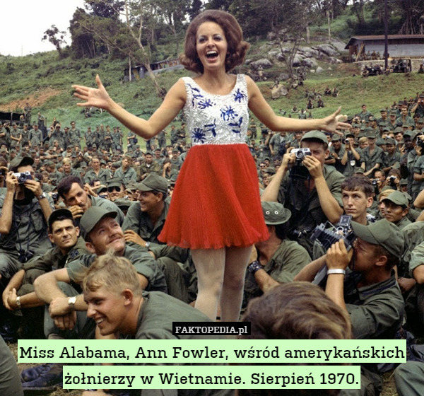 Miss Alabama, Ann Fowler, wśród amerykańskich żołnierzy w Wietnamie. Sierpień