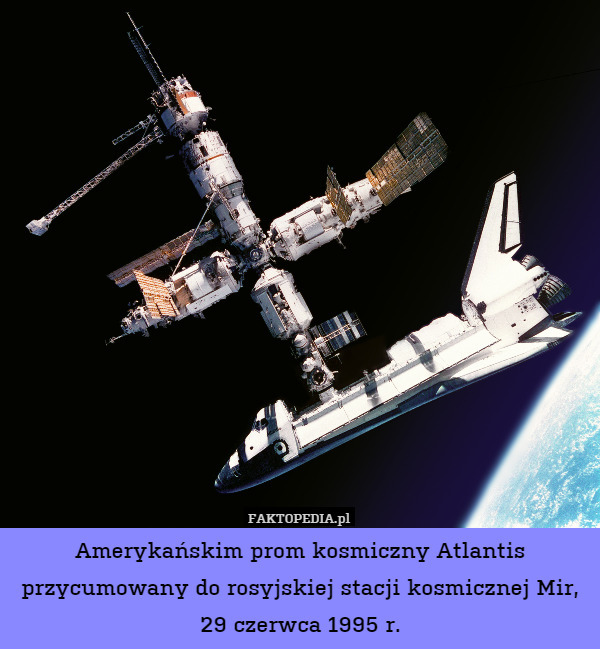 Amerykańskim prom kosmiczny Atlantis przycumowany do rosyjskiej stacji kosmicznej