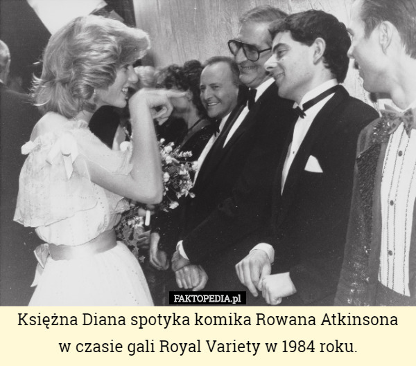 Księżna Diana spotyka komika Rowana Atkinsona w czasie gali Royal Variety...