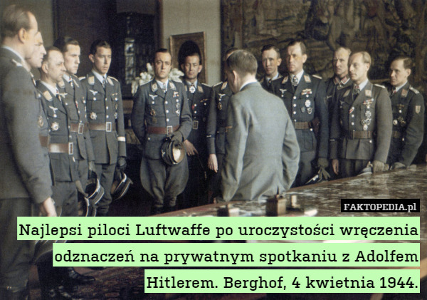 Najlepsi piloci Luftwaffe po uroczystości wręczenia odznaczeń na prywatnym