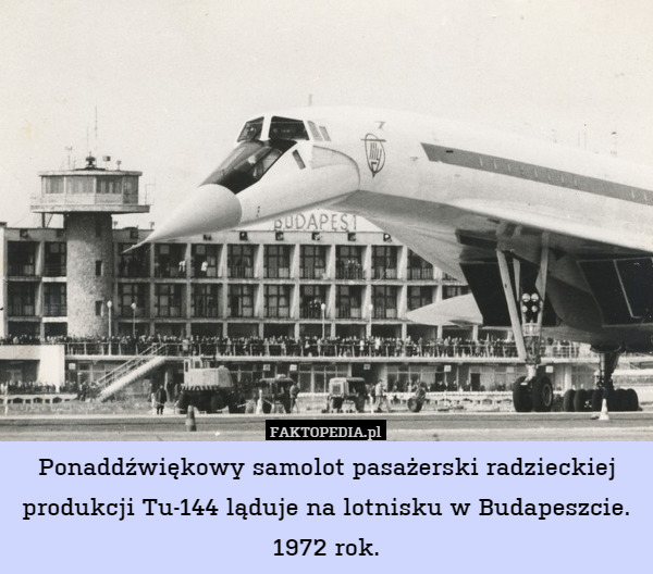 Ponaddźwiękowy samolot pasażerski radzieckiej produkcji Tu-144  ląduje na