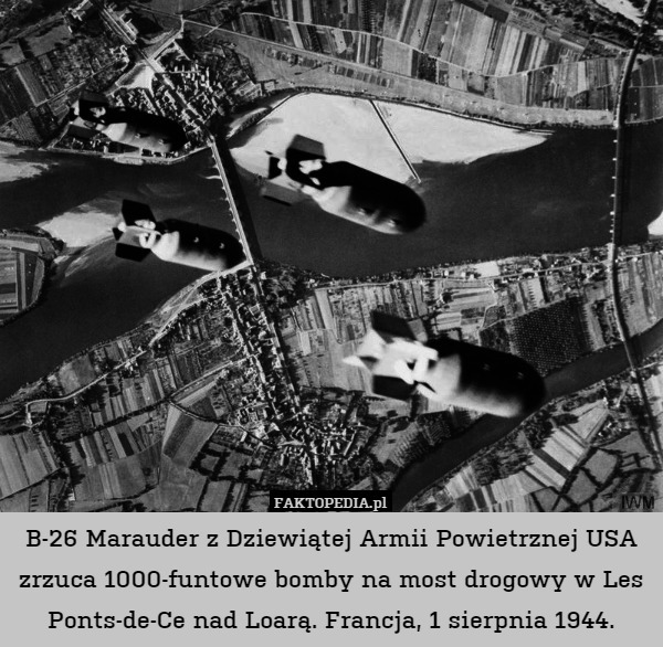 B-26 Marauder z Dziewiątej Armii Powietrznej USA zrzuca 1000-funtowe bomby