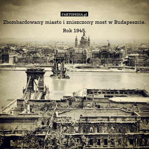 Zbombardowany miasto i zniszczony most w Budapeszcie. Rok 1945.