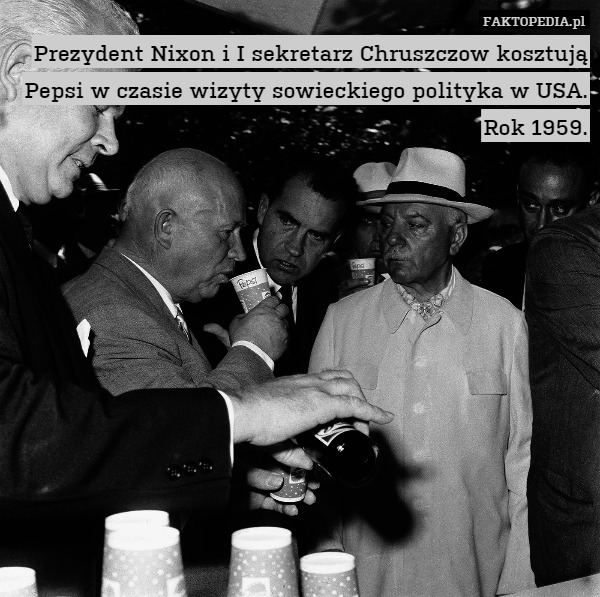 Prezydent Nixon i I sekretarz Chruszczow kosztują Pepsi w czasie wizyty