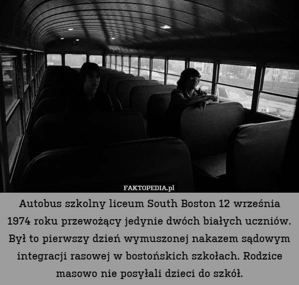 Autobus szkolny liceum South Boston 12 września 1974 roku przewożący jedynie