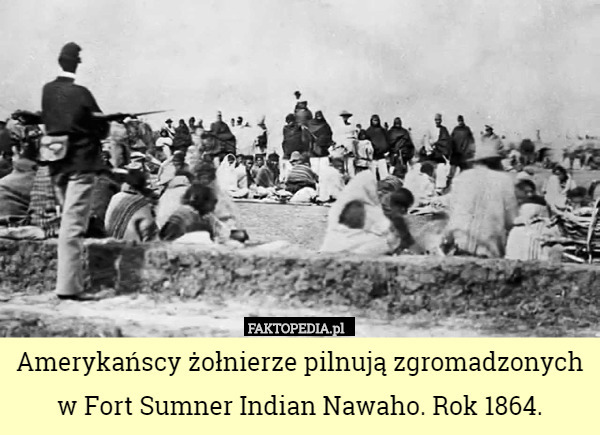 Amerykańscy żołnierze pilnują zgromadzonych w Fort Sumner Indian...