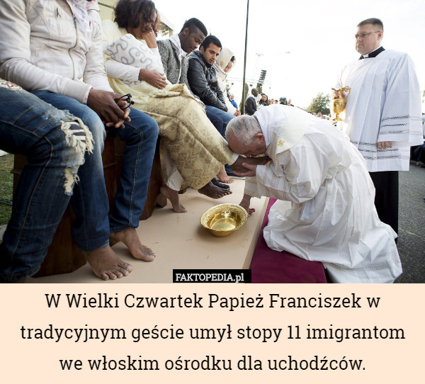 W Wielki Czwartek Papież Franciszek w tradycyjnym geście umył stopy 11 imigrantom