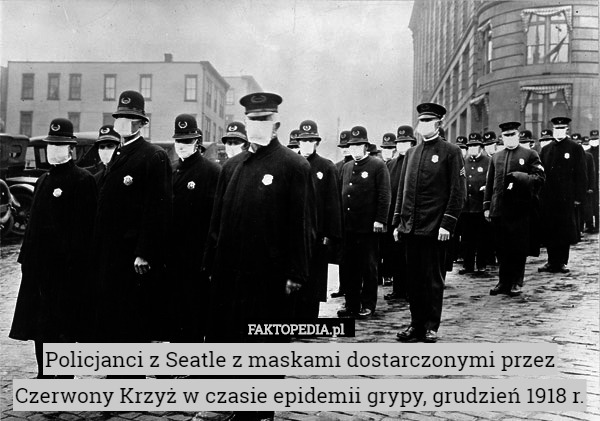 Policjanci z Seatle z maskami dostarczonymi przez Czerwony Krzyż w czasie