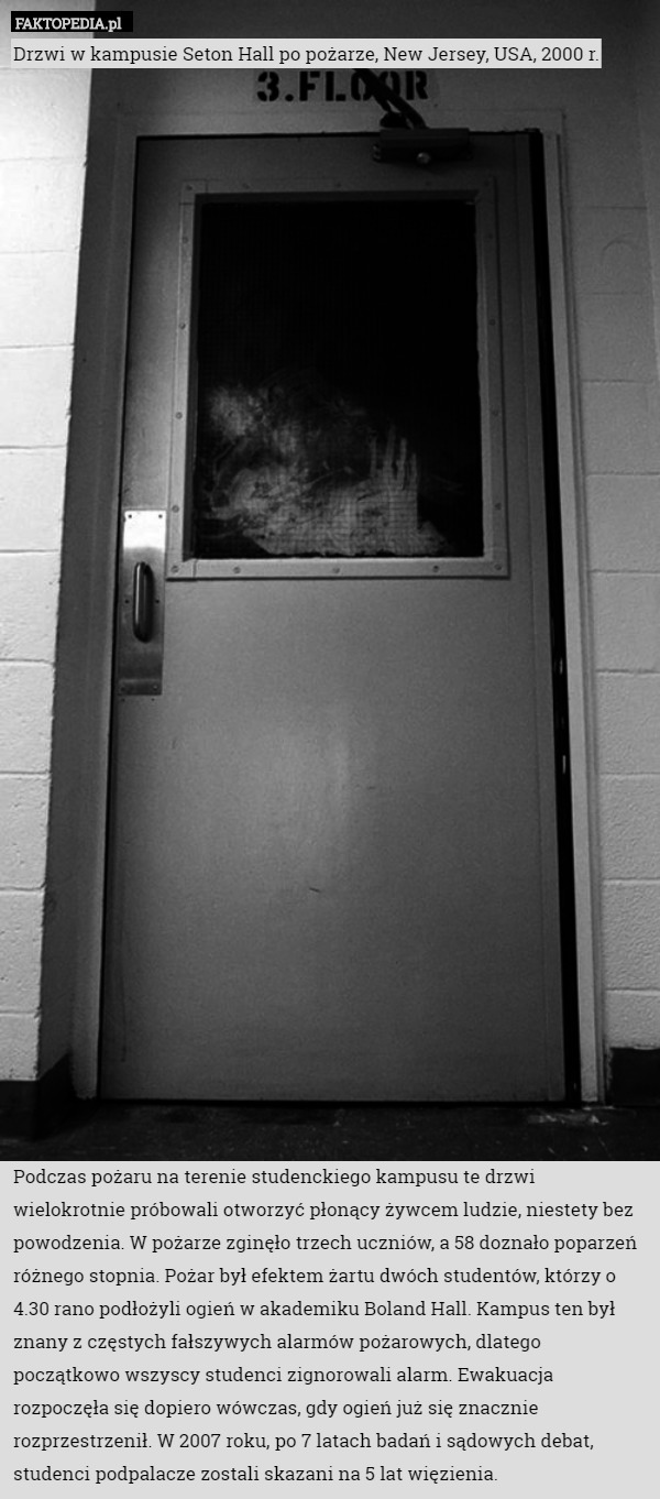 Drzwi w kampusie Seton Hall po pożarze, New Jersey, USA, 2000 r.