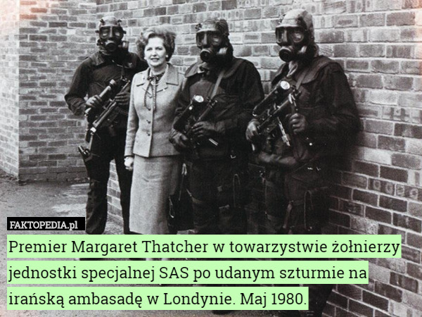 Premier Margaret Thatcher w towarzystwie żołnierzy jednostki specjalnej