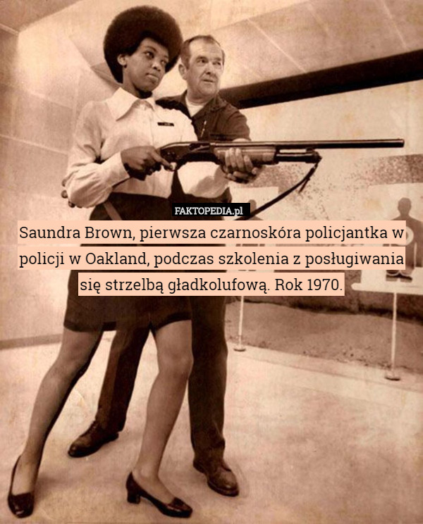 Saundra Brown, pierwsza czarnoskóra policjantka w policji w Oakland, podczas