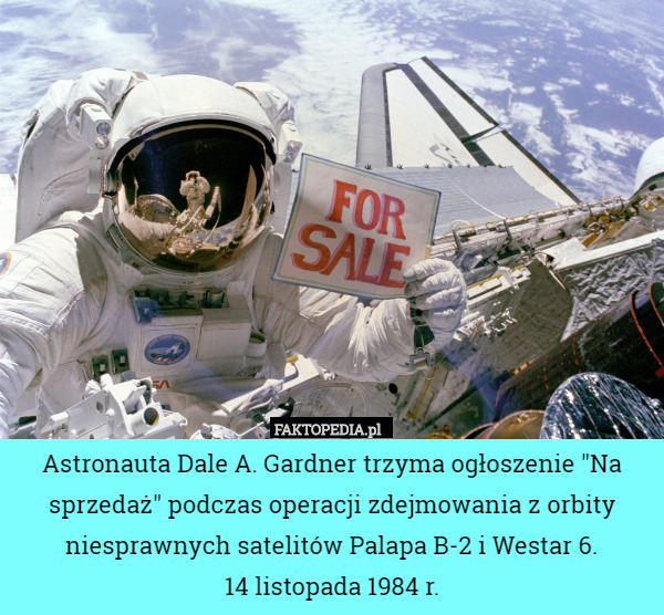 Astronauta Dale A. Gardner trzyma ogłoszenie "Na sprzedaż" podczas