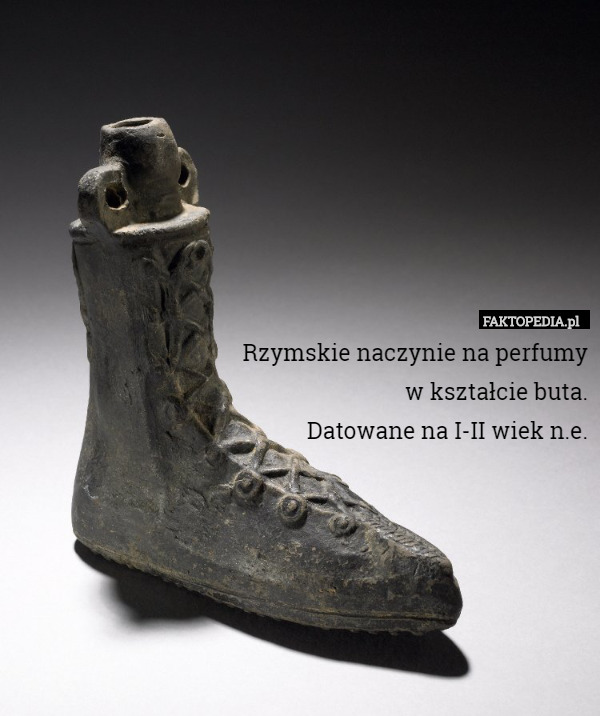Rzymskie naczynie na perfumy w kształcie buta. Datowane na I-II wiek n.e.