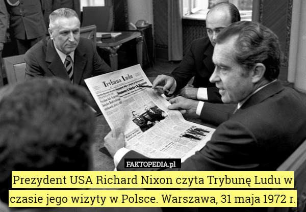 Prezydent USA Richard Nixon czyta Trybunę Ludu w czasie jego wizyty w Polsce.