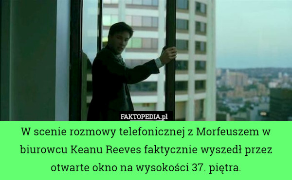 W scenie rozmowy telefonicznej z Morfeuszem w biurowcu Keanu Reeves faktycznie