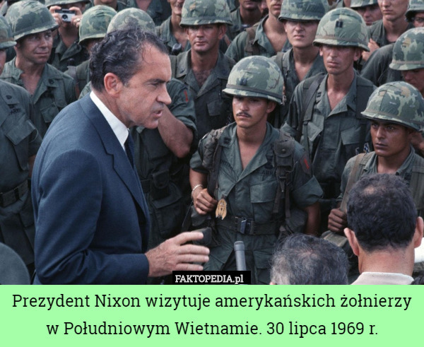 Prezydent Nixon wizytuje amerykańskich żołnierzy w Południowym Wietnamie.