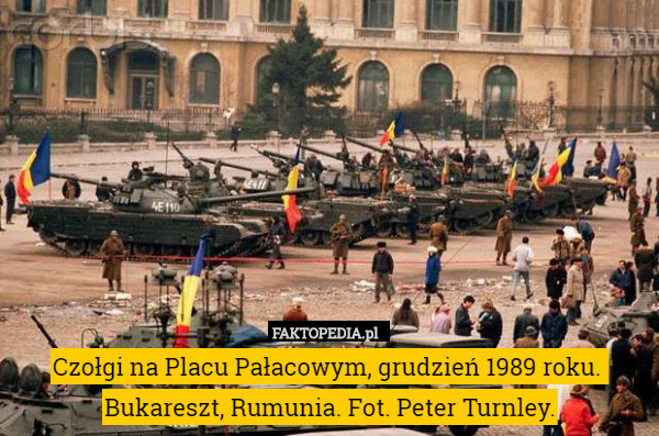 Czołgi na Placu Pałacowym, grudzień 1989 roku. 
Bukareszt, Rumunia. Fot.