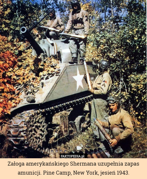Załoga amerykańskiego Shermana uzupełnia zapas amunicji. Pine Camp, New