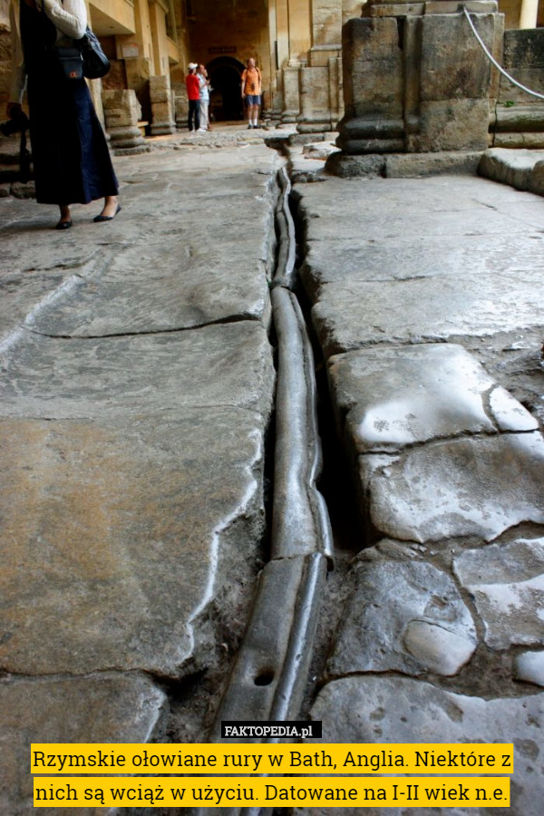 Rzymskie ołowiane rury w Bath, Anglia. Niektóre z nich są wciąż w użyciu.