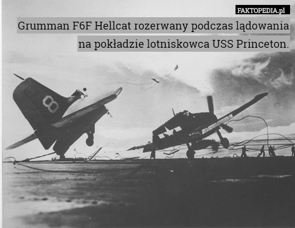 Grumman F6F Hellcat rozerwany podczas lądowania na pokładzie lotniskowca