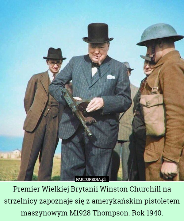 Premier Wielkiej Brytanii Winston Churchill na strzelnicy zapoznaje się z...