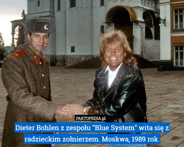 Dieter Bohlen z zespołu "Blue System" wita się z radzieckim zołnierzem.