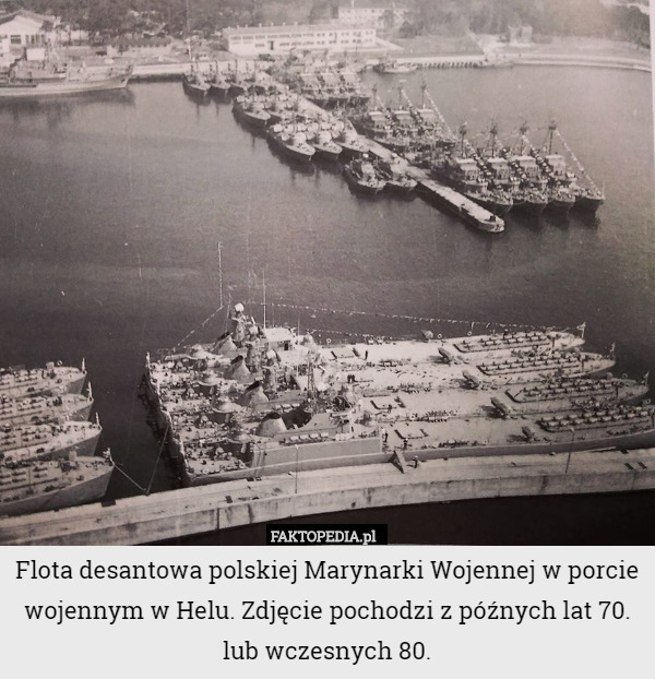 Flota desantowa polskiej Marynarki Wojennej w porcie wojennym w Helu. Zdjęcie...