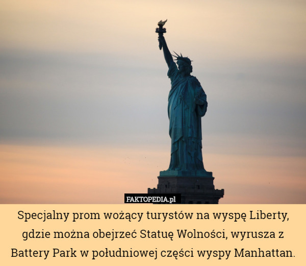 Specjalny prom wożący turystów na wyspę Liberty, gdzie można obejrzeć Statuę...