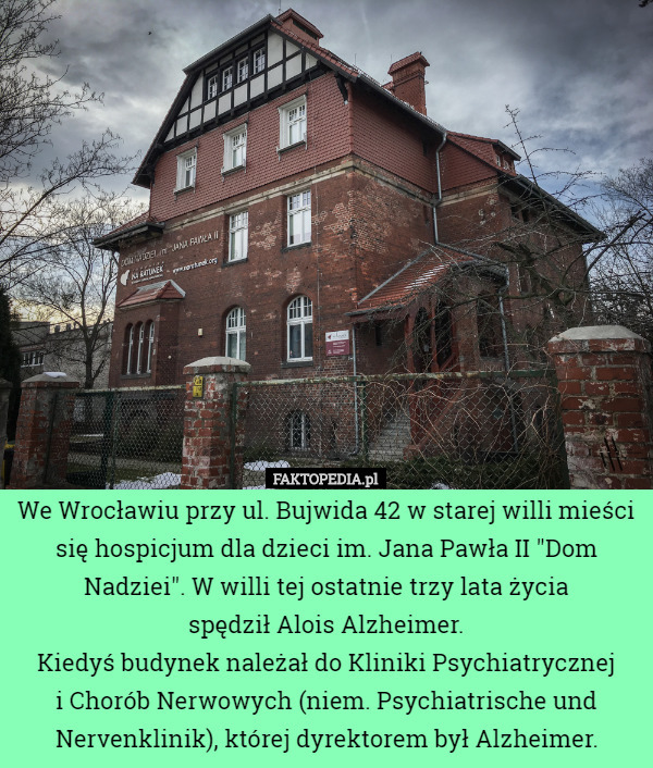 We Wrocławiu przy ul. Bujwida 42 w starej willi mieści się hospicjum dla...