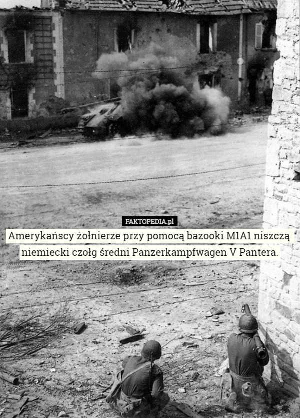 Amerykańscy żołnierze przy pomocą bazooki M1A1 niszczą  niemiecki czołg