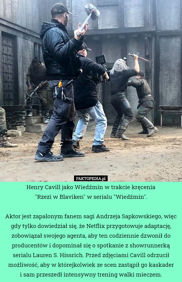 Henry Cavill jako Wiedźmin w trakcie kręcenia "Rzezi w Blaviken"...