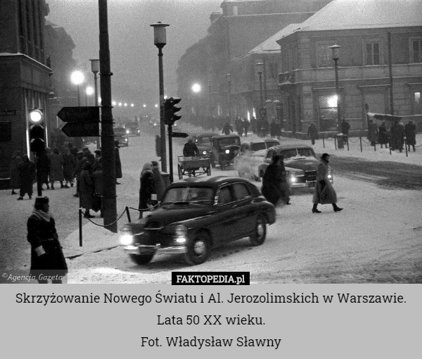 Skrzyżowanie Nowego Światu i Al. Jerozolimskich w Warszawie.
Lata 50 XX