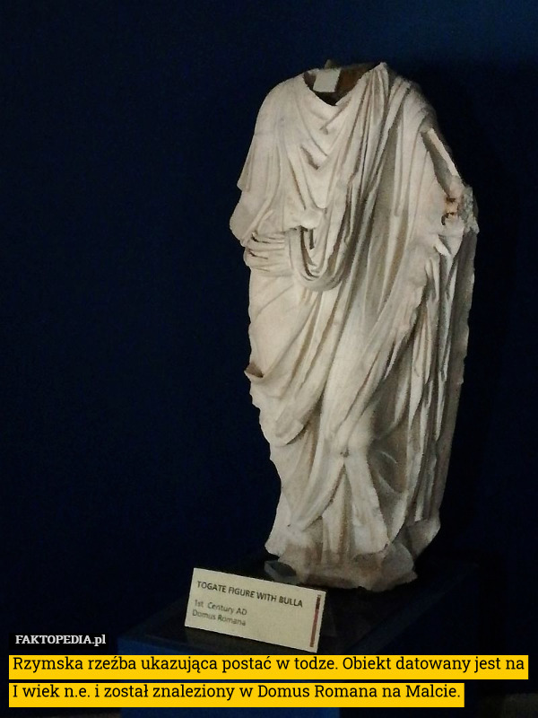 Rzymska rzeźba ukazująca postać w todze. Obiekt datowany jest na I wiek