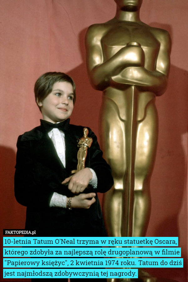 10-letnia Tatum O'Neal trzyma w ręku statuetkę Oscara, którego zdobyła...