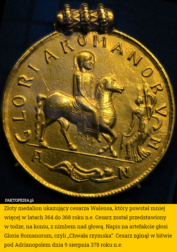 Złoty medalion ukazujący cesarza Walensa, który powstał mniej więcej w latach...
