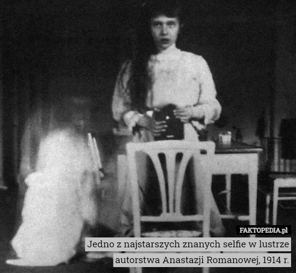 Jedno z najstarszych znanych selfie w lustrze autorstwa Anastazji Romanowej,