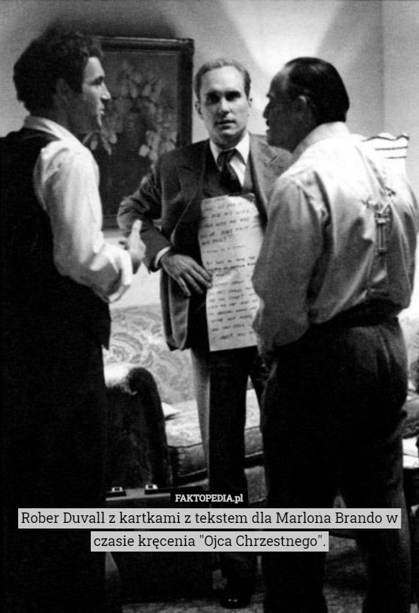 Rober Duvall z kartkami z tekstem dla Marlona Brando w czasie kręcenia...