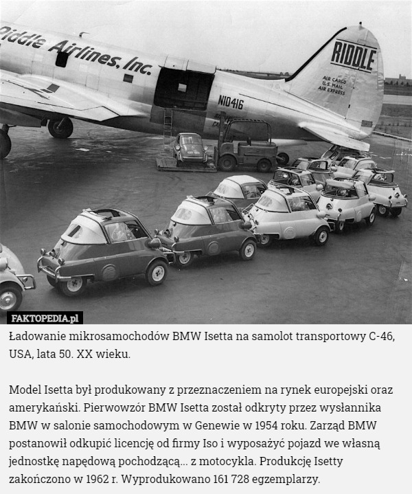 Ładowanie mikrosamochodów BMW Isetta na samolot transportowy C-46, USA...