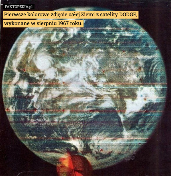 Pierwsze kolorowe zdjęcie całej Ziemi z satelity DODGE,
wykonane w sierpniu