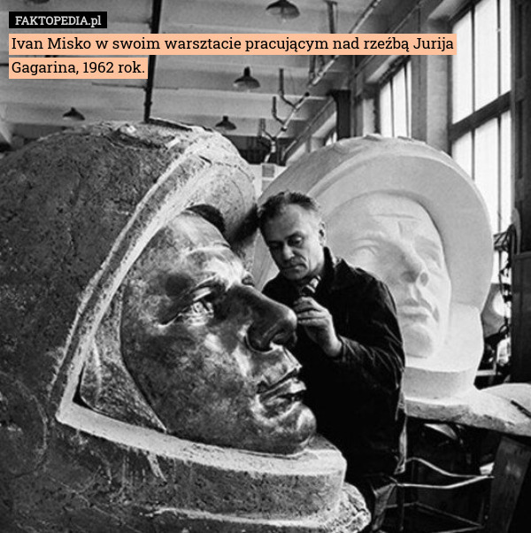 Ivan Misko w swoim warsztacie pracującym nad rzeźbą Jurija Gagarina, 1962