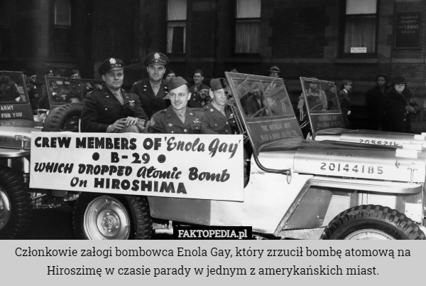 Członkowie załogi bombowca Enola Gay, który zrzucił bombę atomową na Hiroszimę...