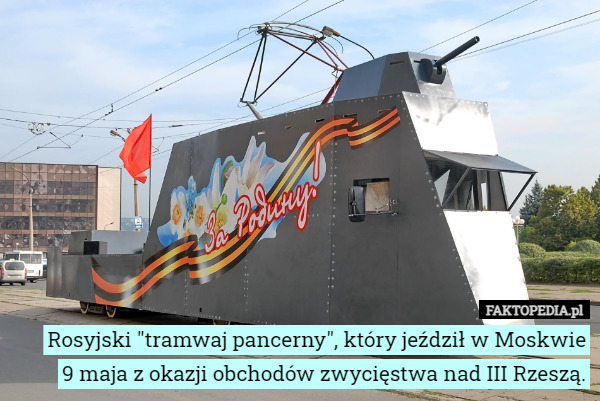 Rosyjski "tramwaj pancerny", który jeździł w Moskwie 9 maja z...