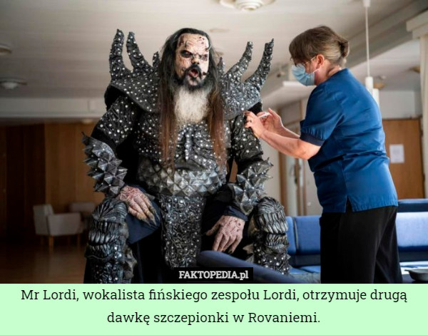 Mr Lordi, wokalista fińskiego zespołu Lordi, otrzymuje drugą dawkę szczepionki