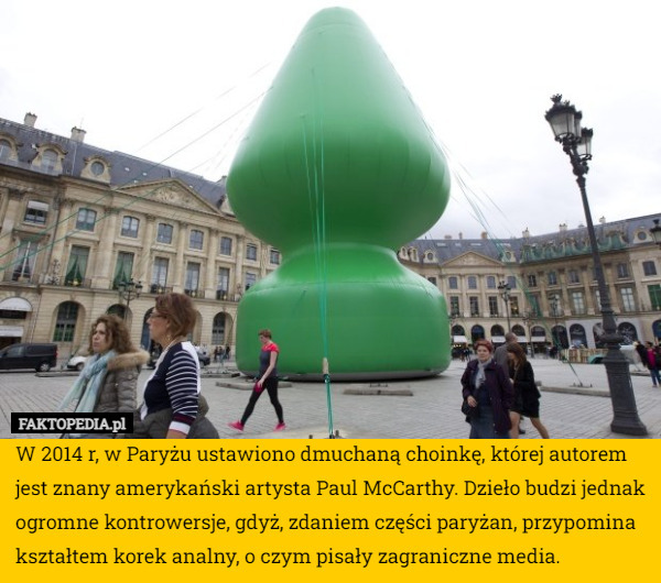 W 2014 r, w Paryżu ustawiono dmuchaną choinkę, której autorem jest znany
