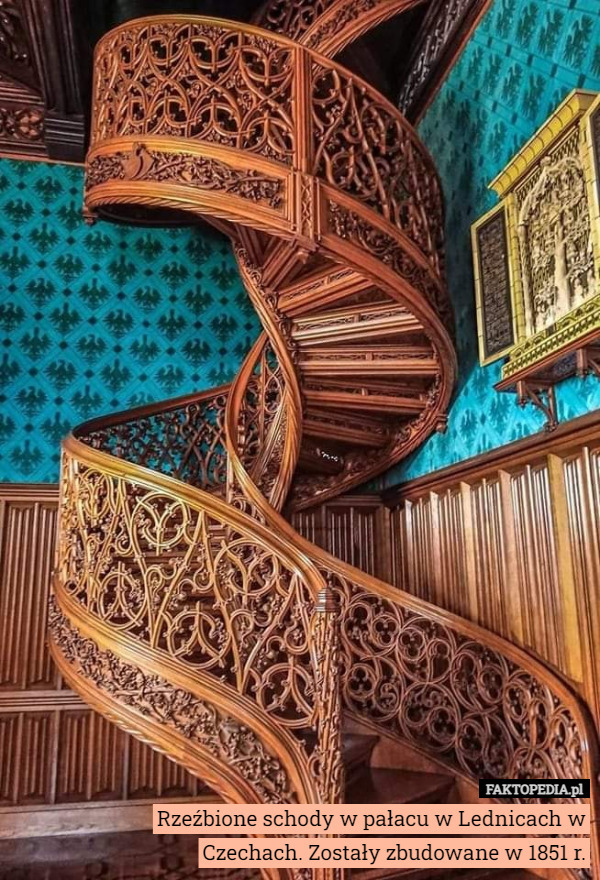 Rzeźbione schody w pałacu w Lednicach w Czechach. Zostały zbudowane w...