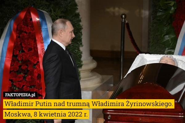 Władimir Putin nad trumną Władimira Żyrinowskiego.
Moskwa, 8 kwietnia 2022
